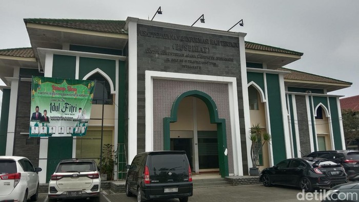 Suasana Kantor Pusat Informasi dan Pelayanan Haji Terpadu PUSPIHAT Indramayu