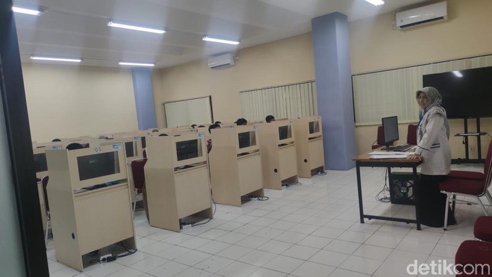 Suasana pelaksanaan UTBK hari pertama di Kampus Unhas.