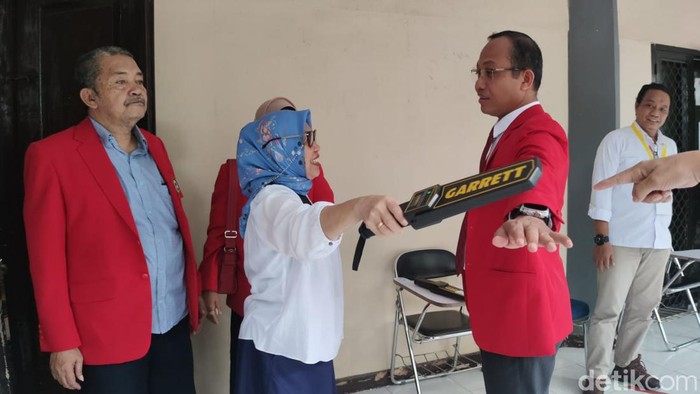 Suasana pelaksanaan UTBK hari pertama di Kampus Unhas.