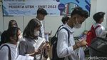 Suasana UTBK di UNJ, Gunakan Metal Detektor untuk Cegah Kecurangan