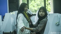 Untuk mencegahnya petugas melakukan pengecekan menggunakan alat metal detector sebelum memulai ujian.  