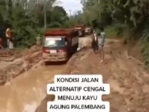Bukan Cuma Lampung, Jalan di OKI Sumsel ini Juga Rusak Parah!