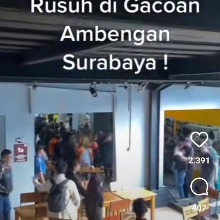 Tangkapan layar video viral ricuh di Mie Gacoan, Surabaya