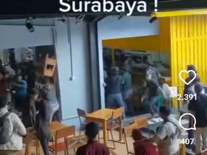 Tangkapan layar video viral ricuh di Mie Gacoan, Surabaya