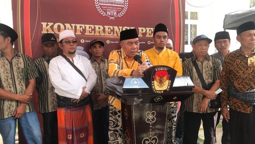 Elite ormas Nahdlatul Wathan, TGH Lalu Gede Sakti Amir Murni, resmi mendaftar sebagai bacaleg DPD ke KPU NTB.