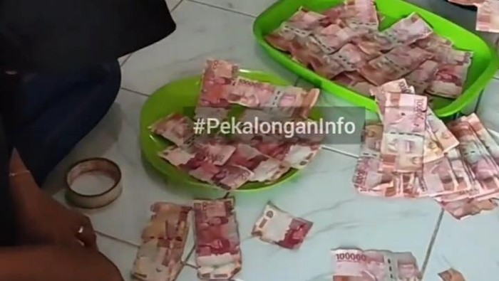 Uang rusak yang viral di Pekalongan