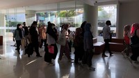 Peserta harus datang ke lokasi ujian paling lambat 30 menit sebelum ujian dimulai. Jika tes sudah dimulai, peserta yang terlambat dengan alasan apapun tidak boleh ikut ujian. Foto: Zefanya Septiani