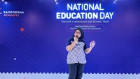 Nor Alia MD Noh, Head of Sampoerna Academy International Early Years Curriculum (IEYC), membahas pentingnya pengajar untuk memiliki pemikiran global dalam sesi Supporting Global-Mindedness in Classrooms and Lesson.Guru, sambungnya, juga kemudian perlu menanamkan pemikiran global pada peserta didik sesuai tingkat usianya.Ini akan sangat membantu peserta didik untuk memaknai multikultur dengan lebih komprehensif sehingga memudahkan mereka untuk beradaptasi lebih cepat di masa depan, kata Nor. Foto: Sampoerna Academy