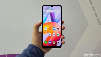 Redmi A2 menawarkan bentangan 6,53 inch dengan resolusi HD+. HP ini punya tingkat kecerahan 400 nits dengan aspek rasio 20:9. Foto: Adi Fida Rahman/detikINET