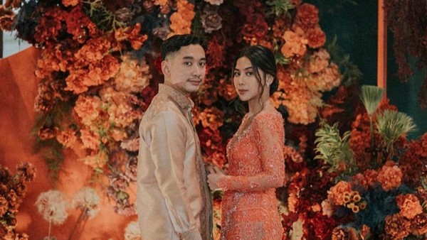 8 Foto Lamaran Adinda Thomas & Raka Akmal, Kehadiran Vidi Aldiano Curi Atensi