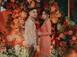 8 Foto Lamaran Adinda Thomas & Raka Akmal, Kehadiran Vidi Aldiano Curi Atensi