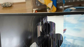 Adakah yang bernasib sama ketika hendak kerja layar laptop sudah bernasih seperti ini? Foto: Reddit