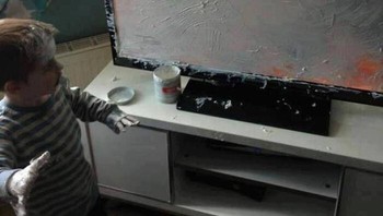 Ketika layar televisi dijadikan media untuk belajar melukis... Foto: Reddit