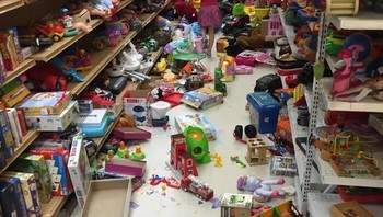 Ketika toko dianggap rumah sendiri oleh para bocil. Foto: Reddit