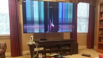 Sudah ada yang mengalami TV di rumah dilempar mainan? Foto: Reddit