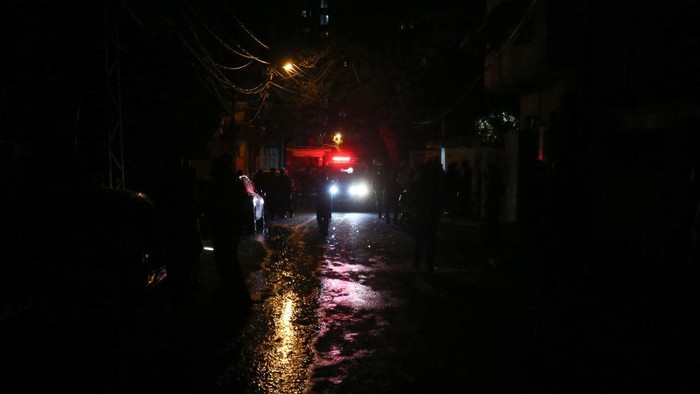 Apartemen di Gaza Kebakaran Akibat Serangan Udara Israel Korban jiwa akibat serangan udara Israel di wilayah Gaza bertambah jadi 12 Orang. Selain itu, salah satu apartemen di wilayah tersebut mengalami kebakaran.