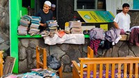 Namun sisa banjir seperti lumpur dan sampah masih mengotori semua ruangan sekolah yang terendam (Foto: Whisnu Pradana/detikJabar).
