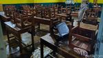 Potret Para Siswa Cimahi Berjibaku Bersihkan Sekolah dari Sisa Banjir