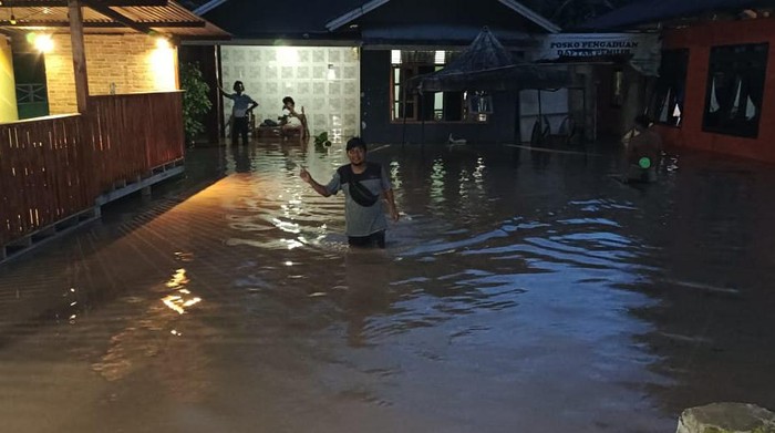 Banjir merendam 9 desa di Kabupaten Luwu.