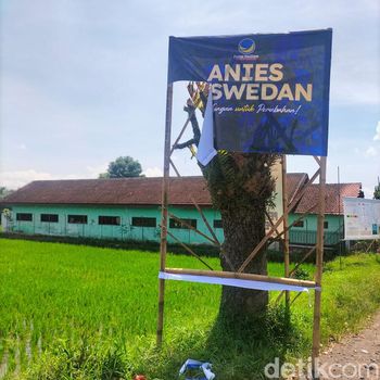 Banner Anies di Jember Dirusak