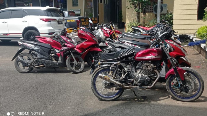 bentrokan pesilat dan warga di Lamongan