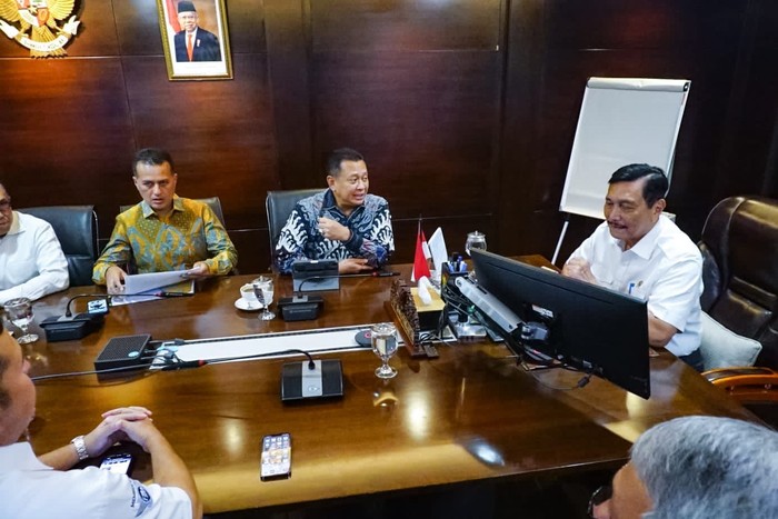 Ketua Umum Ikatan Motor Indonesia (IMI) Bambang Soesatyo mengapresiasi dukungan Menteri Koordinator Kemaritiman dan Investasi (Menko Marves) Luhut Pandjaitan terhadap penyelenggaraan Jakarta E-Prix 2023 di Jakarta International ePrix Circuit (JIEC), Ancol.