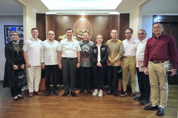 Ketua Umum Ikatan Motor Indonesia (IMI) Bambang Soesatyo mengapresiasi dukungan Menteri Koordinator Kemaritiman dan Investasi (Menko Marves) Luhut Pandjaitan terhadap penyelenggaraan Jakarta E-Prix 2023 di Jakarta International ePrix Circuit (JIEC), Ancol.