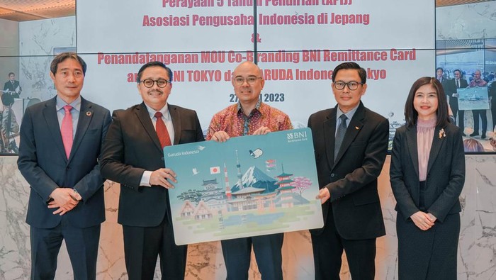 BNI kerja sama dengan Garuda Indonesia hadirkan kartu remitansi khusus.