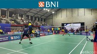 Salah satu yang tampil pada hari ini adalah Allong Ardian. Ia bermain dua kali; di babak 128 besar pada pagi hari dan 64 besar di malam hari. Ia melewatinya dengan kemenangan straight game. Foto: Vidya P/detikcom