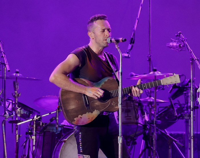 LOS ANGELES, CALIFORNIA - OCTOBER 23: Chris Martin of Coldplay performs onstage during the 8th annual 