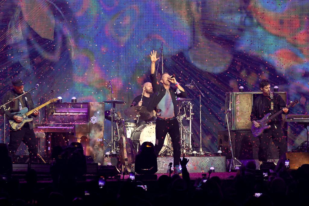 INGLEWOOD, CALIFORNIA - JANUARY 15: (FOR EDITORIAL USE ONLY) (L-R) Jonny Buckland, Will Champion, Chris Martin, and Guy Berryman of Coldplay perform onstage at the 2022 iHeartRadio ALTer EGO presented by Capital One at The Forum on January 15, 2022 in Inglewood, California.   Kevin Winter/Getty Images for iHeartRadio/AFP (Photo by KEVIN WINTER / GETTY IMAGES NORTH AMERICA / Getty Images via AFP)