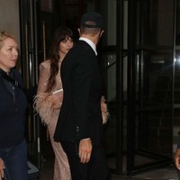 Meskipun sudah lama berpacaran, keduanya jarang memperlihatkan kemesraan di muka umum. Mereka pun tak pernah go public di acara resmi maupun red carpet. Foto: Getty Images