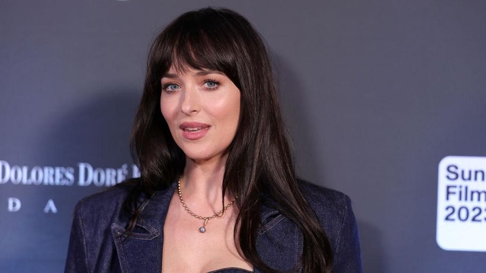 PARK CITY, UTAH - JANUARY 19:  Dakota Johnson attends Sundance Institutes Inaugural Opening Night: A Taste Of Sundance Presented By IMDbPro at The Basin Recreation Fieldhouse on January 19, 2023 in Park City, Utah. (Photo by Michael Loccisano/Getty Images)