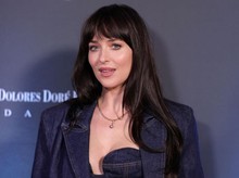 Video: Chris Martin Dikabarkan Putus dari Dakota Johnson