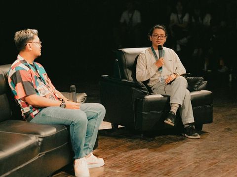 Deris dan salah satu Sutradara ketika mengikuti acara Festival film di Brawijaya