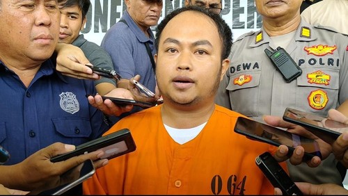 Dosen yang lecehkan mahasiswi saat diwawancarai di Polres Buleleng.