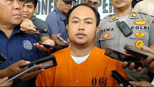 Putu Agus Ariana, dosen yang lecehkan mahasiswinya saat diwawancarai di Polres Buleleng, Selasa (9/5/2023).