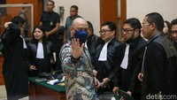 Usai vonis, Teddy menghampiri tim kuasa hukumnya. Hakim menyatakan tidak ada alasan pemaaf dan pembenar untuk Teddy. Hakim menyatakan Teddy terbukti terlibat menjual barang bukti sabu lebih dari 5 gram bersama Linda dan AKBP Dody Prawiranegara.