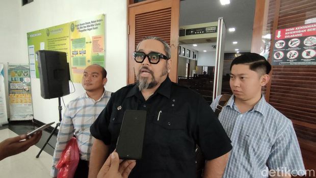 Ferry Irawan saat menjalani sidang pledoi perkara KDRT Venna Melinda di PN Kediri.