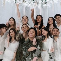 Acara tersebut diramaikan oleh kedatangan penyanyi jebolan Indonesian Idol X seperti Tiara Andini, Keisya Levronka, Novia Bachmid, Keviin Hugo, Ola Elleanor, hingga Samuel Cipta yang berlaga bersama Mahalini. Foto: Instagram