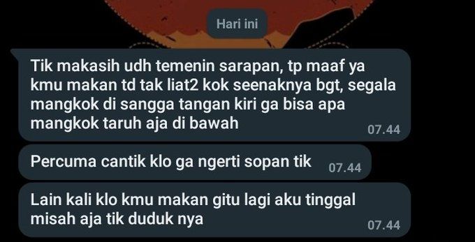 Gegara Angkat Mangkok Soto Saat Makan, Wanita Ini Dicap Tak Sopan
