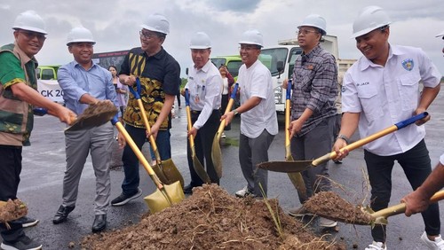 Sirkuit MXGP Selaparang Lombok resmi dibangun mulai Selasa (9/5/2023), ditandai dengan peletakan batu pertama (groundbreaking).