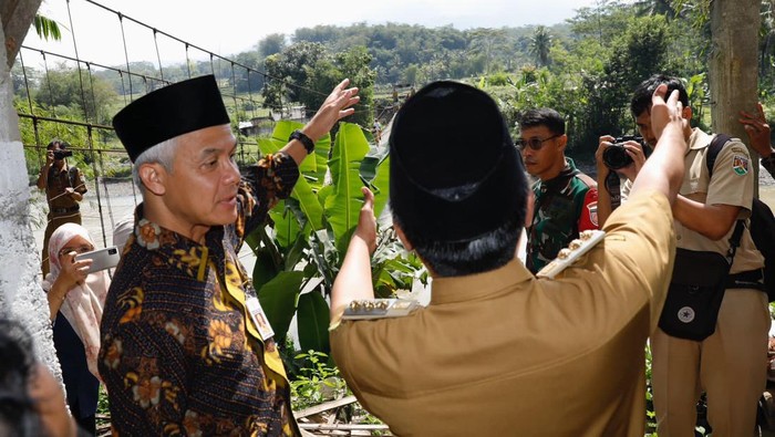 Gubernur Jawa Tengah Ganjar Pranowo mengucurkan anggaran sebesar Rp 48 miliar untuk pembangunan jembatan ‘Indiana Jones’ di Magelang yang akan dimulai pada 2024.
