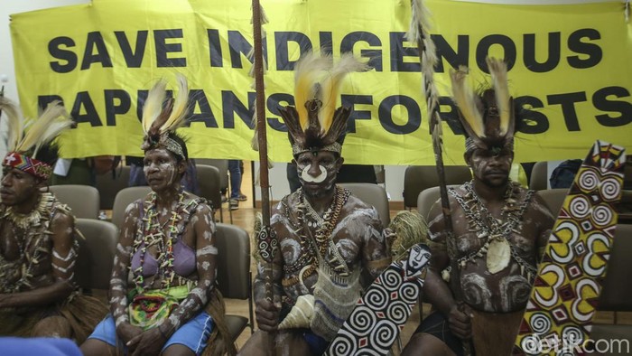 Perwakilan masyarakat adat suku Awyu dari Boven Digoel, Papua mendatangi Kantor Komnas Ham di Jakarta soal hutan adat.