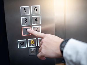 Dari yang Tanpa Pintu hingga Kecepatannya Tembus 74 Km/Jam, Begini Evolusi Lift