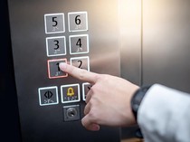 Tragis, Pekerja Bandara Thailand Tewas Tertimpa Lift Kaca