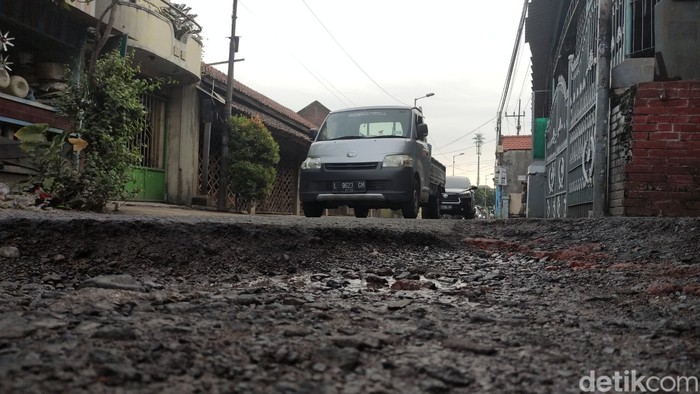 Jalan rusak Kolonel Sugiono Sidoarjo