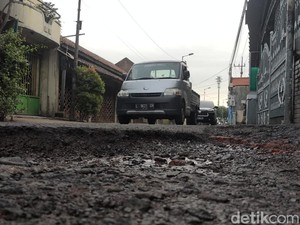 Merasa Terganggu Dengan Jalan Rusak? Masyarakat Bisa Lapor ke Sini