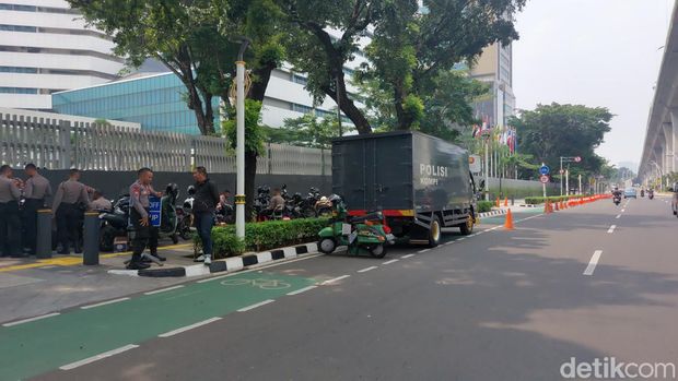 Jalur sepeda di depan Kantor ASEAN, Jaksel. Kini sudah tak ada lagi mobil-mobil yang parkir. 9 Mei 2023. (Rumondang Naibaho/detikcom)