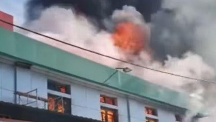 Kebakaran di RSUD Abepura, Kota Jayapura, Papua, Selasa (9/5/2023).